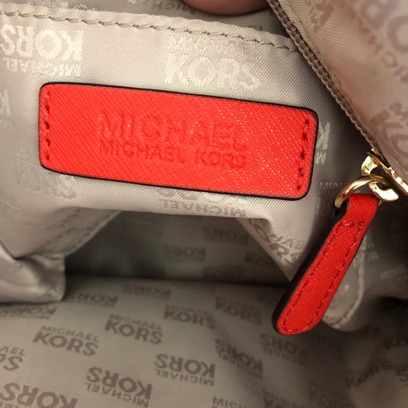 Michael Kors leather large tote bag has card slots - Picture 8 of 10